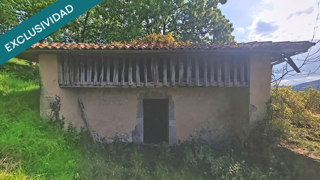 una cabaña de piedra y todo el valle por delante.
