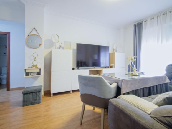 Imagen 3 de ¡Oportunidad única en Torreblanca! Espectacular piso completamente reformado y amueblado