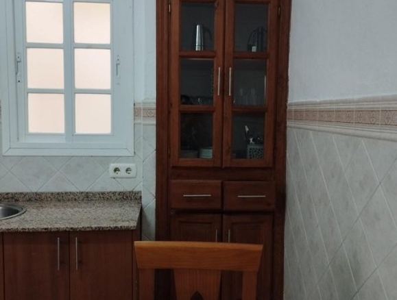 Imagen 3 de APARTAMENTO BAJO DE 1 DORMITORIO CERCA DEL MAR EN ZONA CENTRO