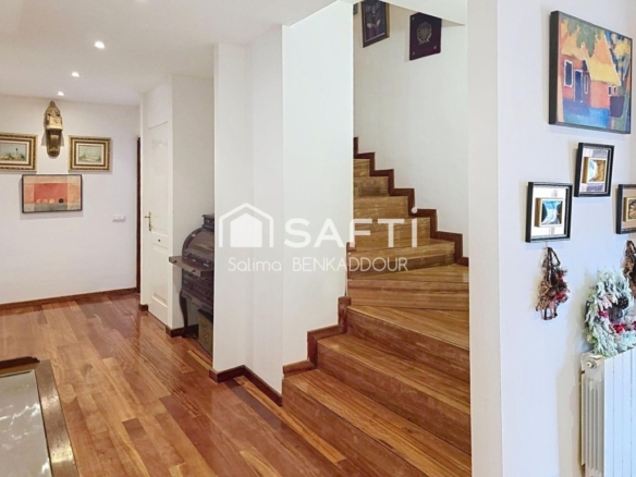Imagen 3 de Estupendo chalet de 998 m2 de parcela y 620 m2 de vivienda.