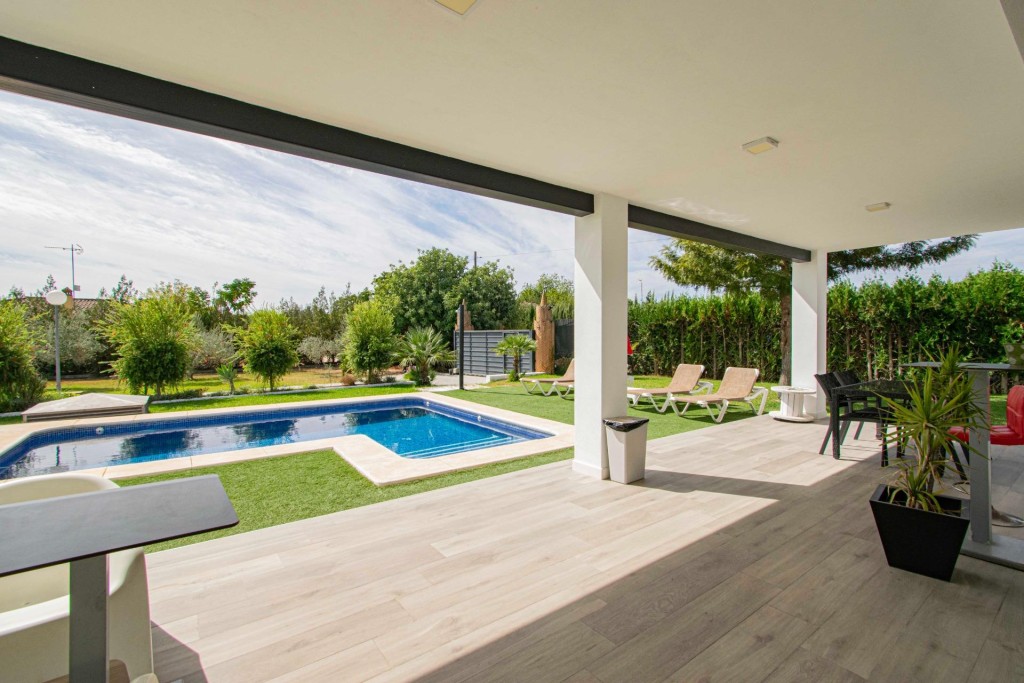 Imagen 4 de Precioso chalet independiente en Sanlúcar La Mayor con Licencia VUT