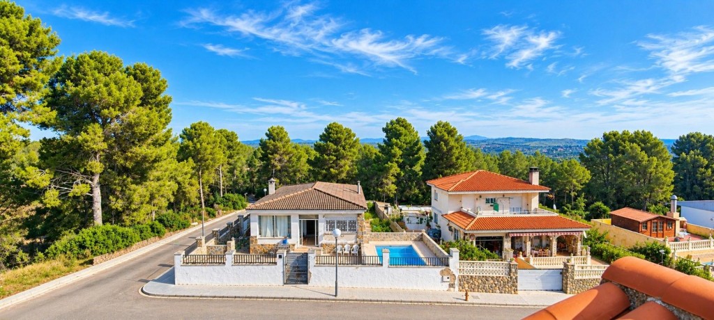 Imagen 2 de Espectacular Chalet Adosado con Piscina