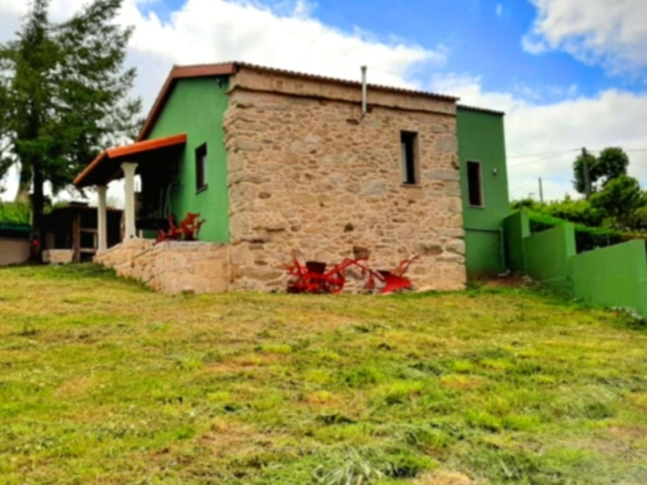 Imagen 4 de Encantadora Casa de Piedra Rehabilitada en Vimianzo - ¡Lista Para Entrar a Vivir!