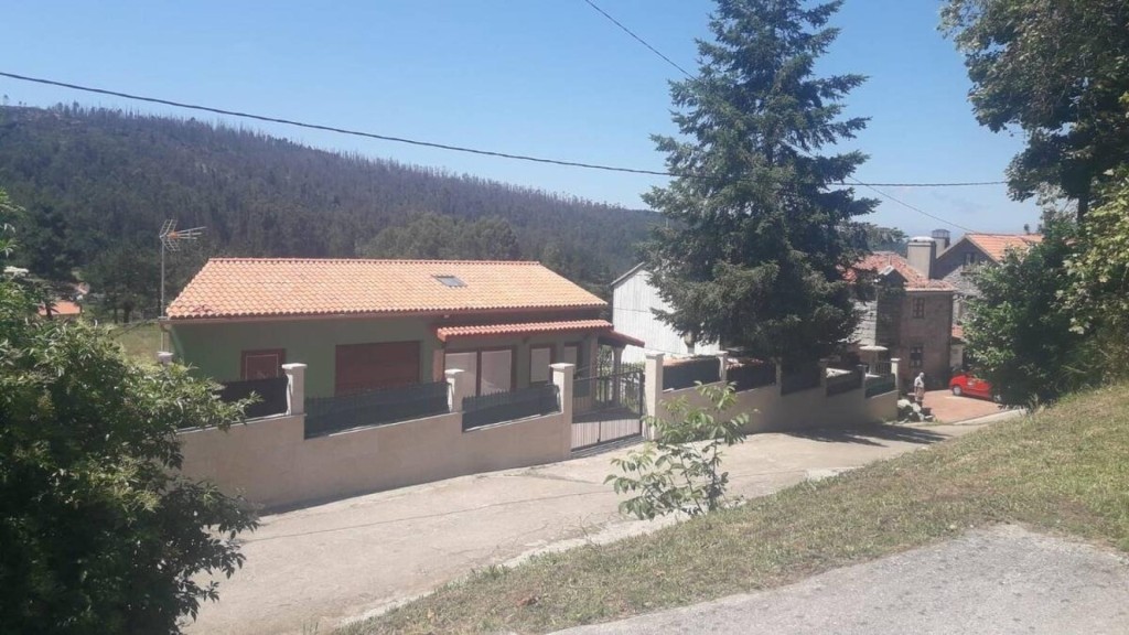 Imagen 1 de Encantadora Casa de Piedra Rehabilitada en Vimianzo - ¡Lista Para Entrar a Vivir!