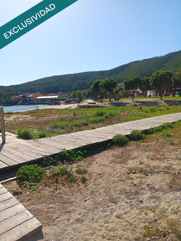 Imagen 2 de Oportunidad de inversión a pie de playa y con máxima visibilidad. En el camino de Santiago a 6 kilómetros de Finisterre.