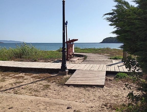 Imagen 3 de Oportunidad de inversión a pie de playa y con máxima visibilidad. En el camino de Santiago a 6 kilómetros de Finisterre.