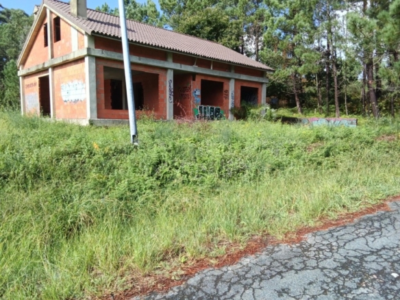 Imagen 2 de Finca Rústica con estructura de chalet en construcción a 5 minutos de la playa de "Langosteira" (Finisterre)