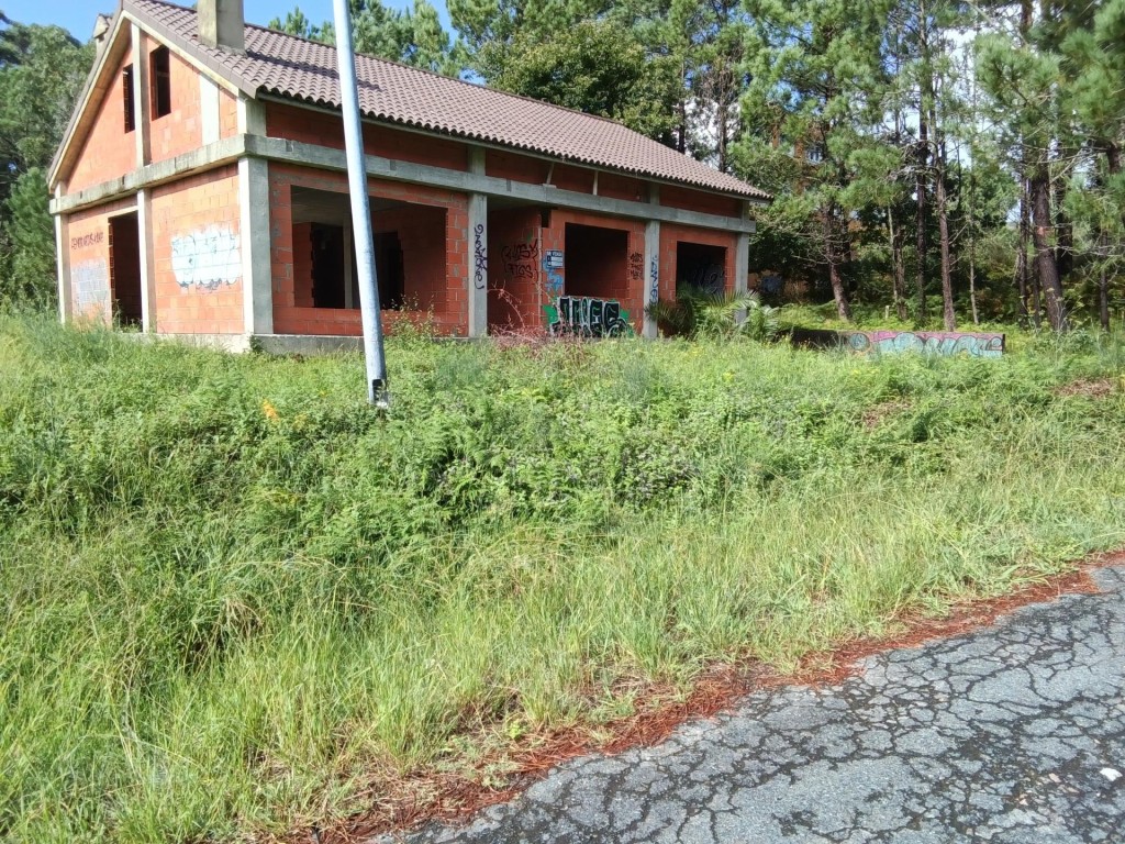 Imagen 2 de Finca Rústica con estructura de chalet en construcción a 5 minutos de la playa de "Langosteira" (Finisterre)