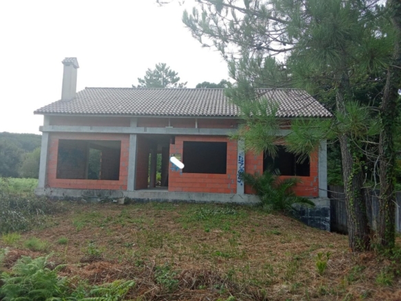 Imagen 1 de Finca Rústica con estructura de chalet en construcción a 5 minutos de la playa de "Langosteira" (Finisterre)