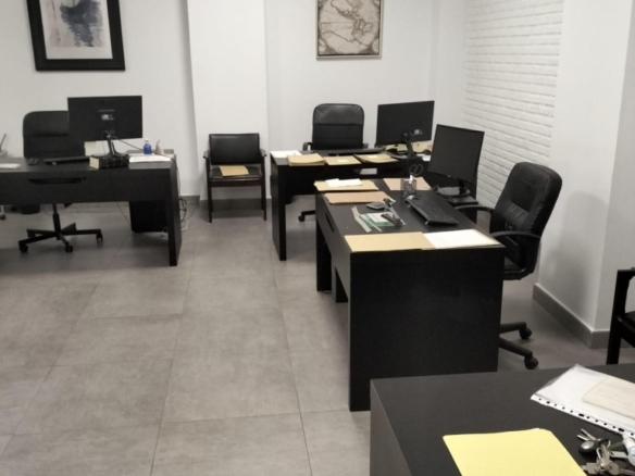 Imagen 3 de Estupendo local comercial en El Arenal!!