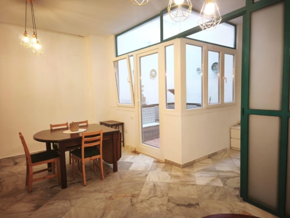 Imagen 3 de Estupendo piso en alquiler en El Arenal Sevillano con patio y garaje!!