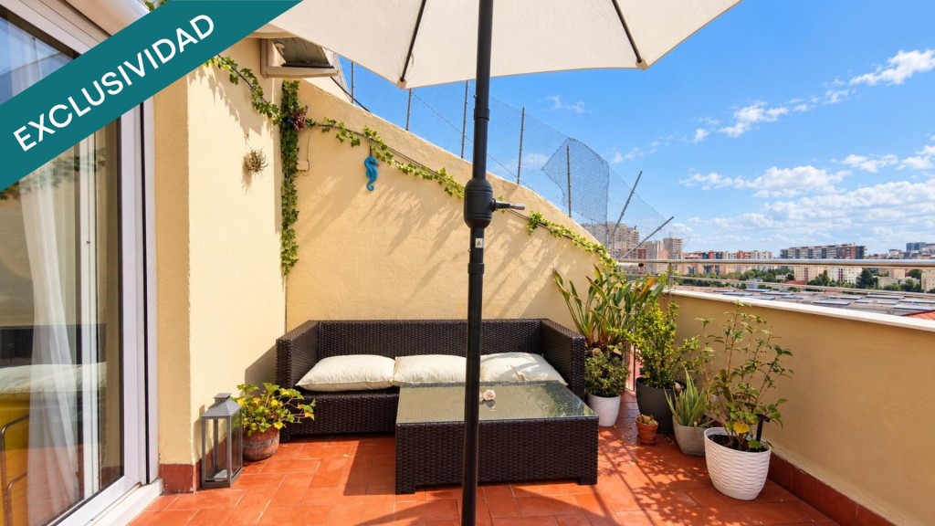 Imagen 1 de Ático reformado con terraza de 20 m²