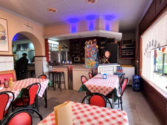 Imagen 2 de Restaurante Burger en plena actividad