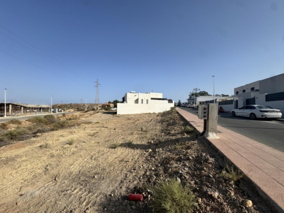 Imagen 3 de SOLAR JUNTO A CLUB DE TENIS DE HUERCAL DE ALMERIA