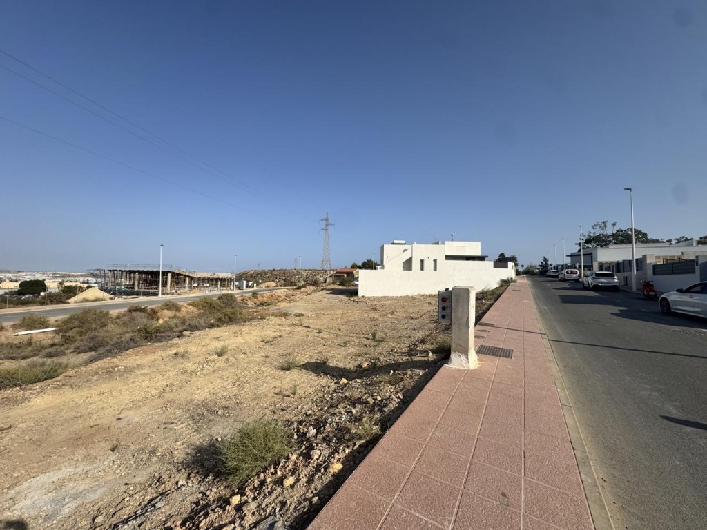 Imagen 4 de SOLAR JUNTO A CLUB DE TENIS DE HUERCAL DE ALMERIA