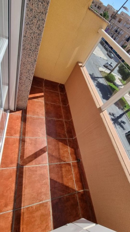 Imagen 2 de Amplio y Moderno Piso en Roquetas de Mar - Las Salinas por solo €210