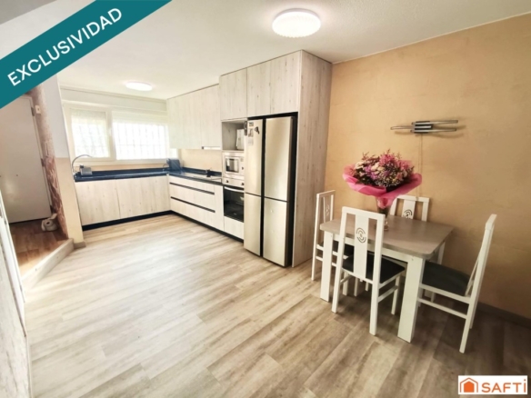 Imagen 2 de Exclusivo adosado con piscina y terraza