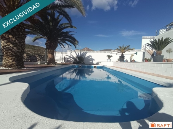 Imagen 4 de Exclusivo adosado con piscina y terraza