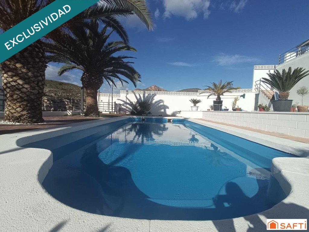 Imagen 4 de Exclusivo adosado con piscina y terraza