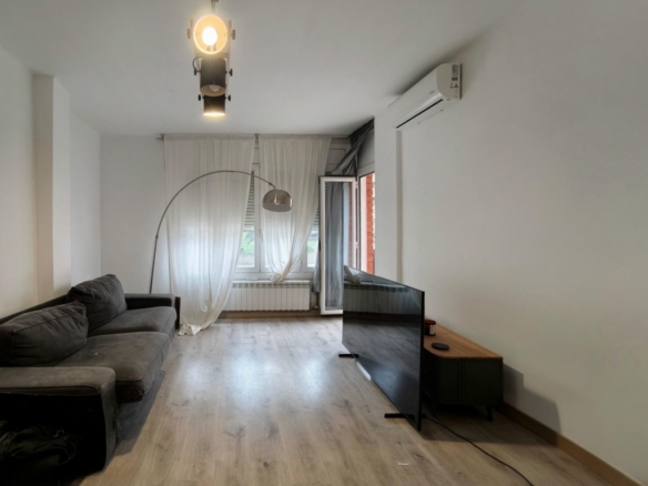 Imagen 2 de PISO DE 100 m2 CON 4 HABITACIONES EN LA ZONA DEL ESCORXADOR