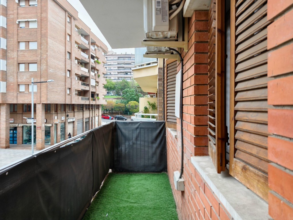 Imagen 3 de PISO DE 100 m2 CON 4 HABITACIONES EN LA ZONA DEL ESCORXADOR