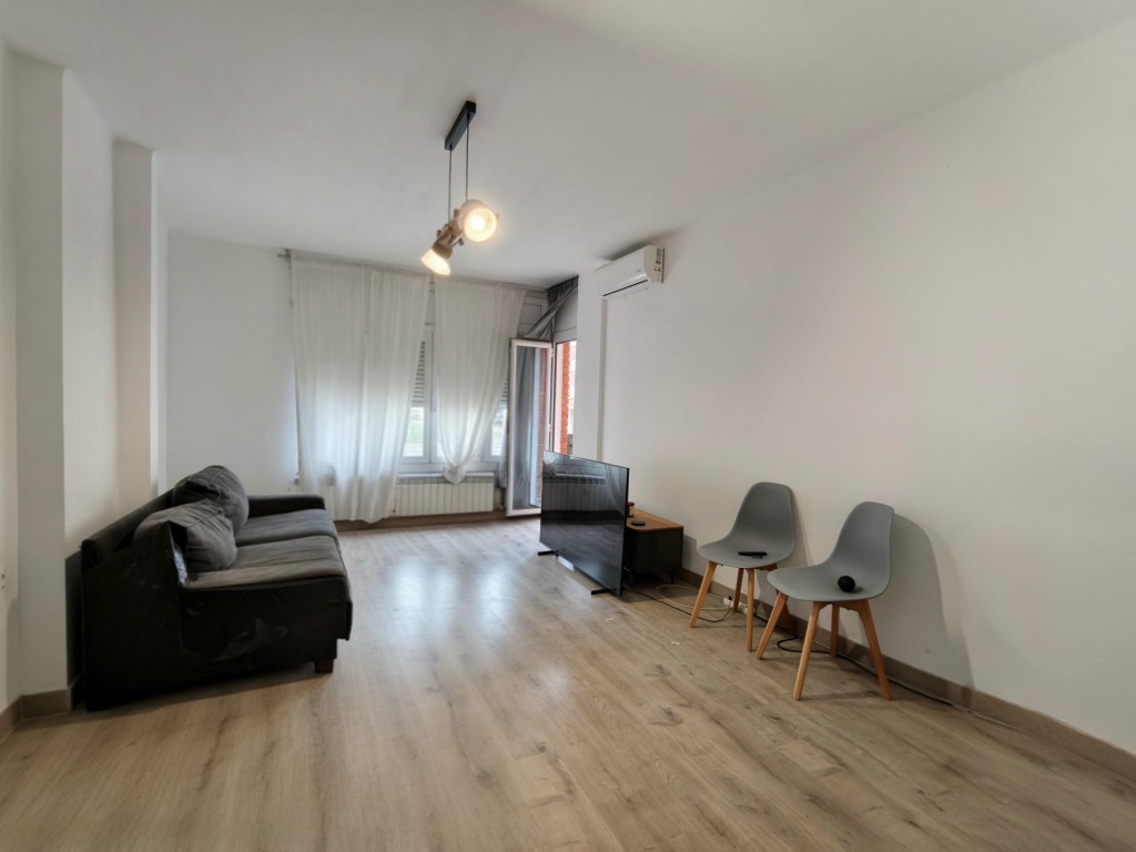 Imagen 4 de PISO DE 100 m2 CON 4 HABITACIONES EN LA ZONA DEL ESCORXADOR