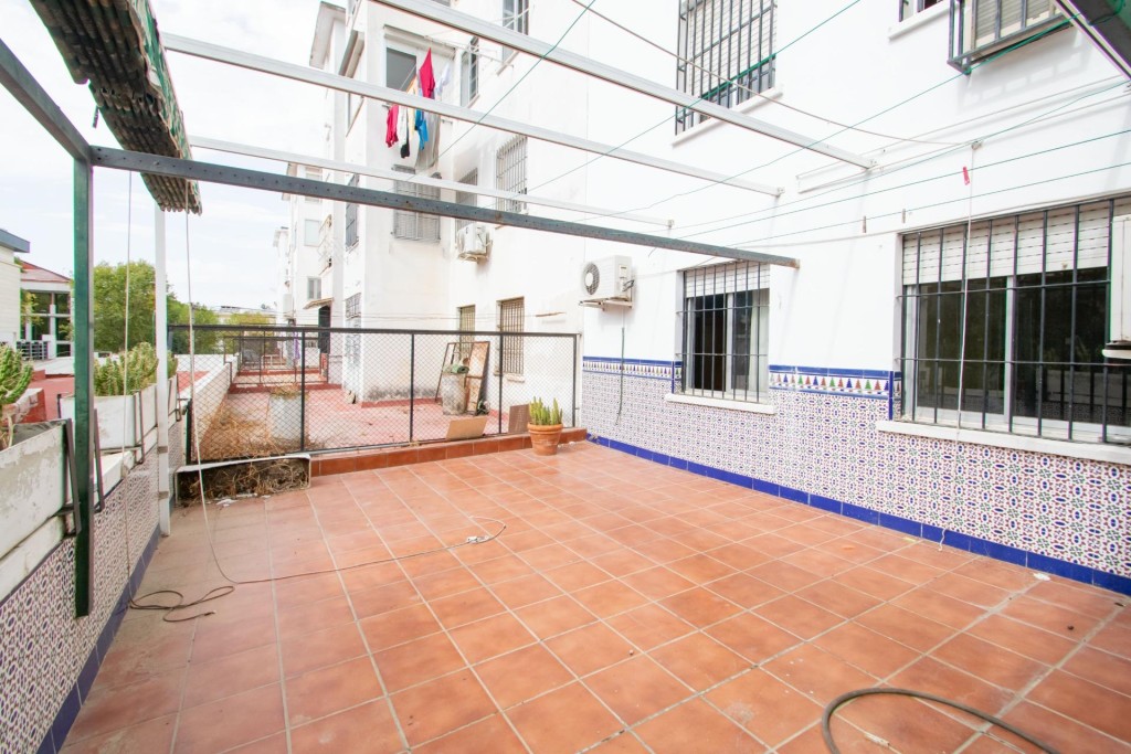 Imagen 2 de Magnífico piso junto Manuel Siurot con gran patio!!