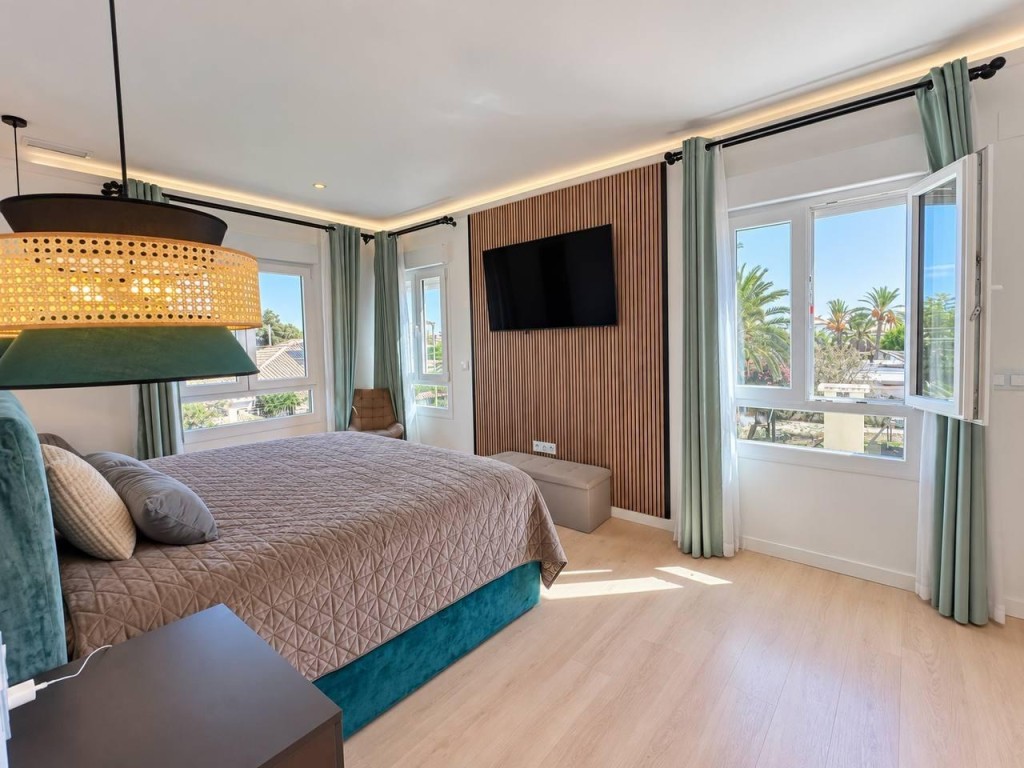 Imagen 4 de EXCLUSIVA VILLA DE LUJO EN SAN JUAN: DOS CASAS INDEPENDIENTES Y OASIS PRIVADO