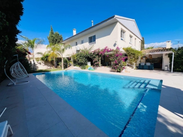 Imagen 1 de EXCLUSIVA VILLA DE LUJO EN SAN JUAN: DOS CASAS INDEPENDIENTES Y OASIS PRIVADO