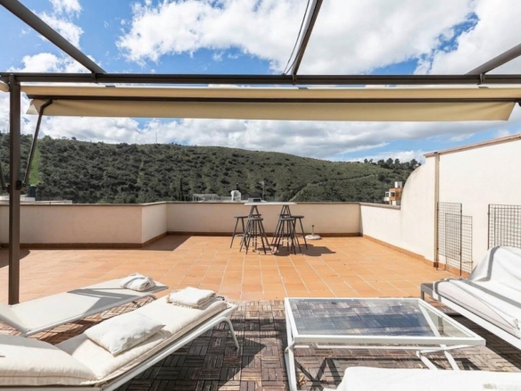 Imagen 2 de Casa-Chalet en Venta en Granada Granada CARRETERA SIERRA - ACCESO NUEVO ALHAMBRA
