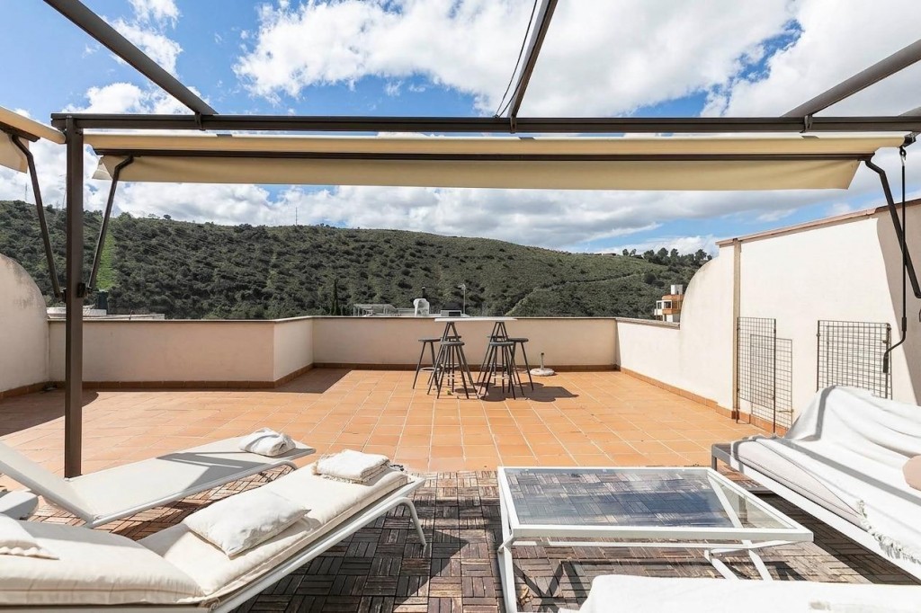 Imagen 2 de Casa-Chalet en Venta en Granada Granada CARRETERA SIERRA - ACCESO NUEVO ALHAMBRA