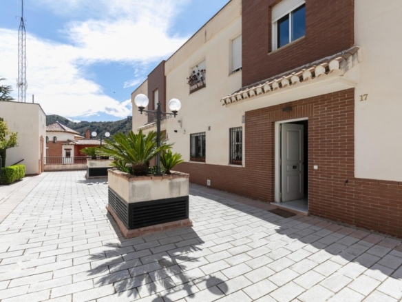 Imagen 3 de Casa-Chalet en Venta en Granada Granada CARRETERA SIERRA - ACCESO NUEVO ALHAMBRA