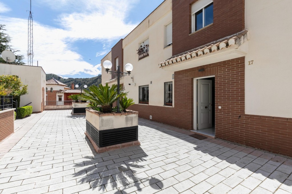 Imagen 3 de Casa-Chalet en Venta en Granada Granada CARRETERA SIERRA - ACCESO NUEVO ALHAMBRA