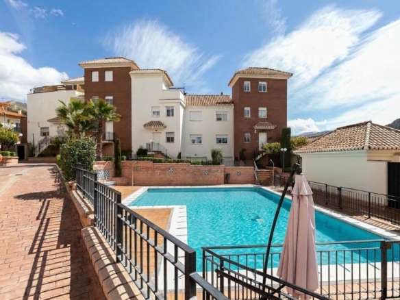 Imagen 1 de Casa-Chalet en Venta en Granada Granada CARRETERA SIERRA - ACCESO NUEVO ALHAMBRA