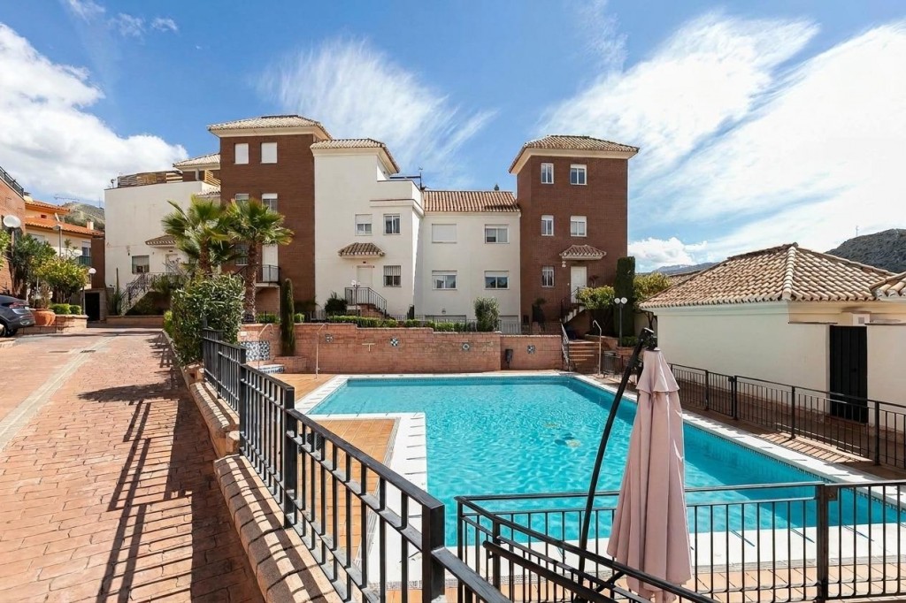 Imagen 1 de Casa-Chalet en Venta en Granada Granada CARRETERA SIERRA - ACCESO NUEVO ALHAMBRA