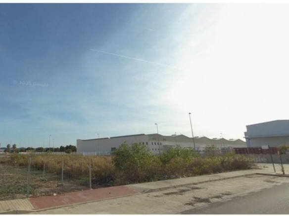 Imagen 1 de Parcela industrial esquinera de 1.750 m² en Quartell