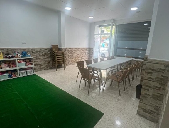 Imagen 4 de LOCAL COMERCIAL DIÁFANO A PIE DE CALLE EN SEVILLA ESTE