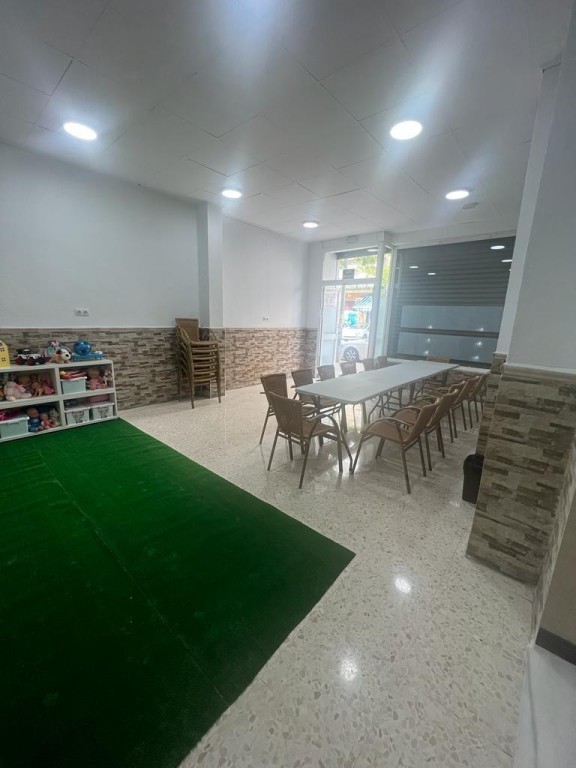 Imagen 4 de LOCAL COMERCIAL DIÁFANO A PIE DE CALLE EN SEVILLA ESTE