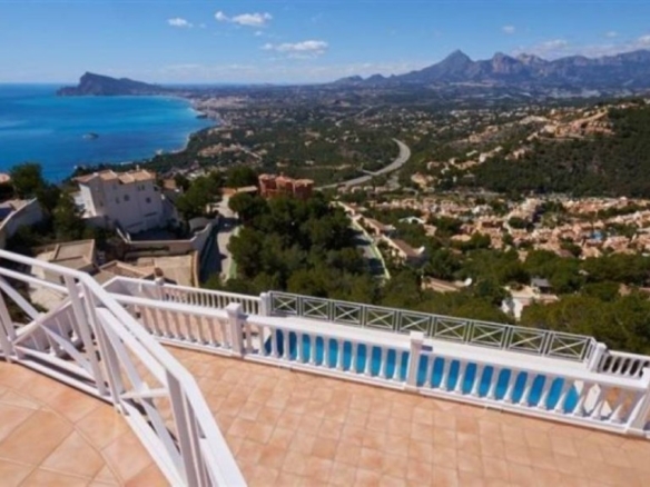 Imagen 2 de ESPECTACULAR VILLA EN ALTEA HILLS. 4D.5B.2SALONES.295M2