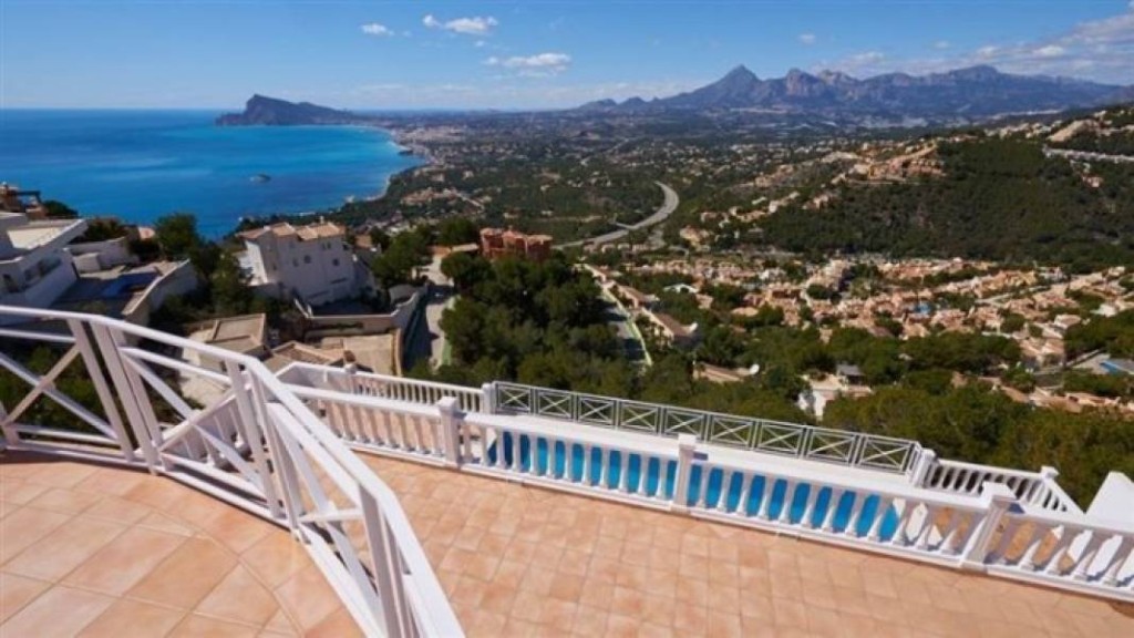 Imagen 2 de ESPECTACULAR VILLA EN ALTEA HILLS. 4D.5B.2SALONES.295M2