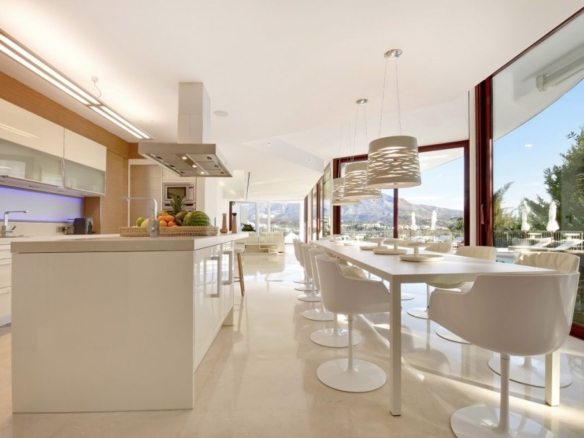 Imagen 2 de Preciosa villa a pies de campos de golf.