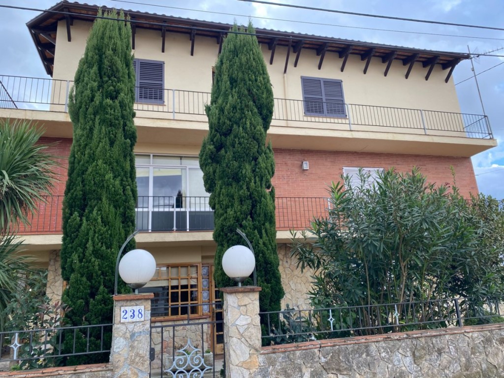 Imagen 2 de VENTA-CASA-VIDRERAS-5HAB-2ASEOS-1BAÑO
