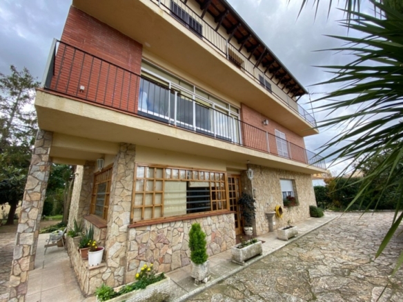 Imagen 3 de VENTA-CASA-VIDRERAS-5HAB-2ASEOS-1BAÑO