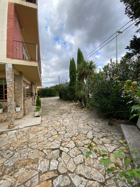 Imagen 4 de VENTA-CASA-VIDRERAS-5HAB-2ASEOS-1BAÑO