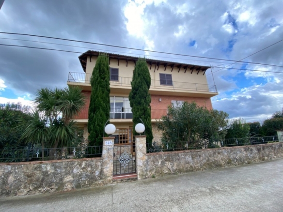 Imagen 1 de VENTA-CASA-VIDRERAS-5HAB-2ASEOS-1BAÑO