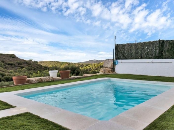 Imagen 4 de ALQUILER DE VIVIENDA CON JARDÍN Y PISCINA PRIVADA EN CASARES COSTA