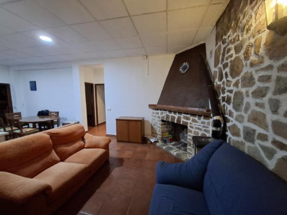 Imagen 2 de OPORTUNIDAD UNICA! CASA CON 3 VIVIENDAS INDEPENDIENTES EN CASTELLO DE RUGAT