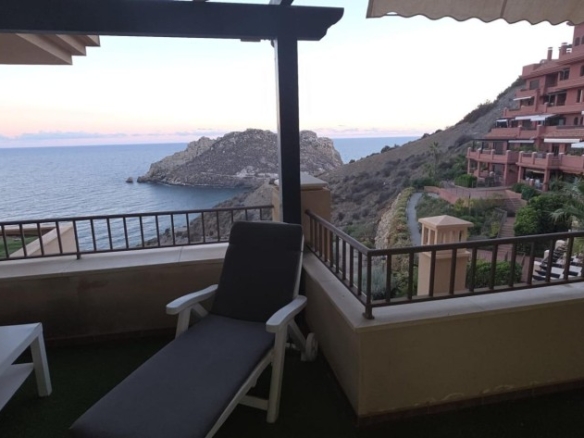 Imagen 2 de Espectacular Apartamento de Lujo en Primera Línea con Vistas al Mar en la exclusiva Urbanización Isla del Fraile Águilas