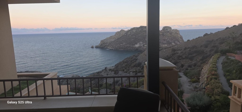 Imagen 3 de Espectacular Apartamento de Lujo en Primera Línea con Vistas al Mar en la exclusiva Urbanización Isla del Fraile Águilas