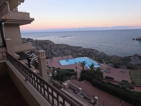 Imagen 4 de Espectacular Apartamento de Lujo en Primera Línea con Vistas al Mar en la exclusiva Urbanización Isla del Fraile Águilas